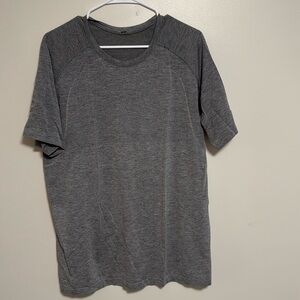 LULULEMON T-SHIRT